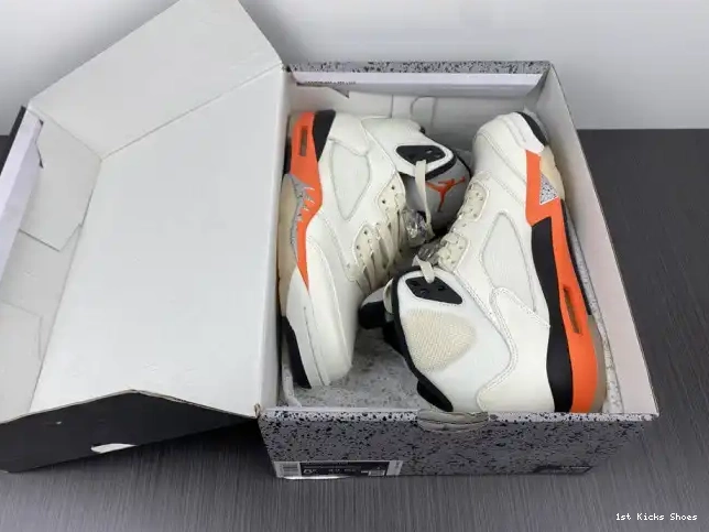 1st Kicks Shoes 5 DC1060-100 Jordan Retro Orange Total 0525